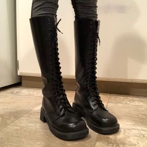 Vintage 90s Dr. Martens 1420/92 20 Eyelet Boots